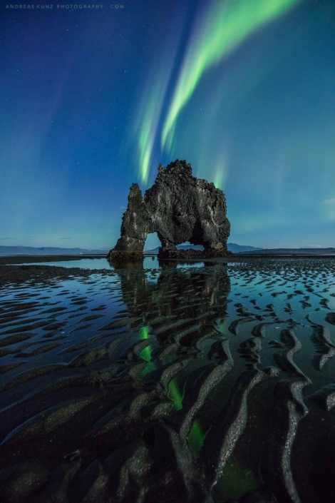 Iceland-seascape-hervitsekur-with-northern-lights